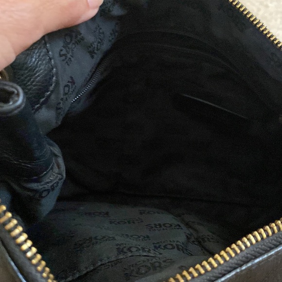 Michael Kors black leather purse, shoulder strap, zipper - Picture 5 of 13